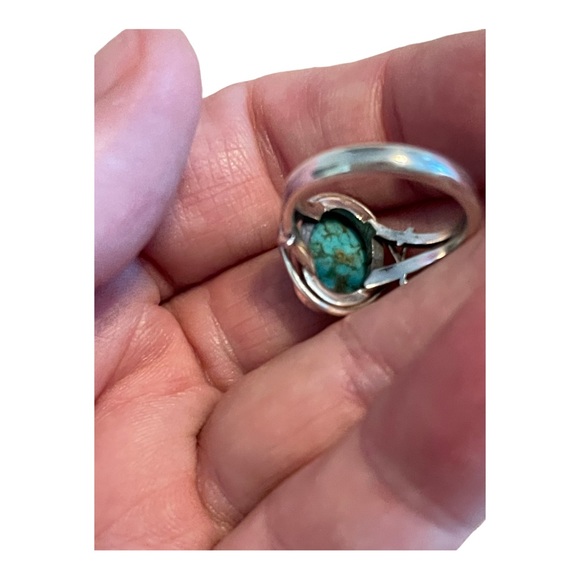 Aztec NV Turquoise Size 8. 9x13mm Bezel Set w/ side crosses in Sterling Silver. - Picture 5 of 12